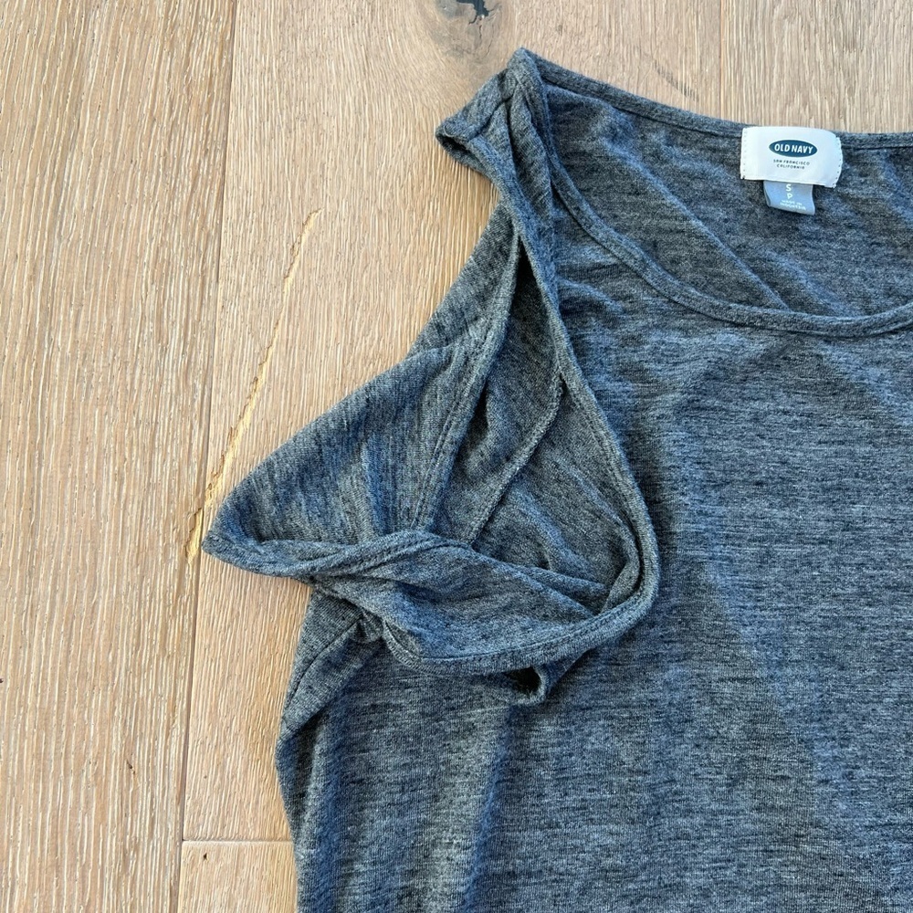 Old Navy Grey Twist Cold Shoulder Shirt Womens Small - Picture 10 of 12